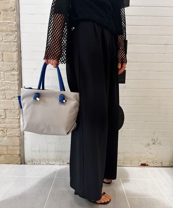 川口 恵さんの「BEAMS WOMEN｜VIOLAd’ORO / BIANCA ナイロン トートバッグ S」を使ったコーディネート