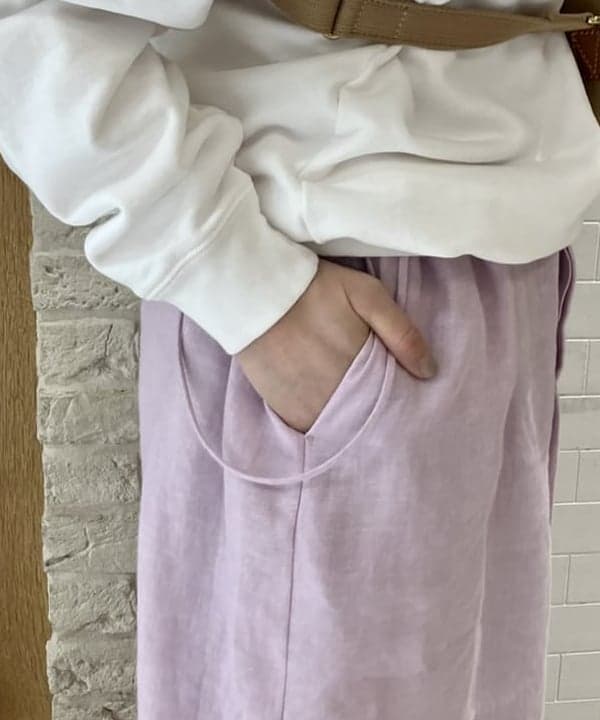 小原 もこさんの「BEAMS WOMEN｜【別注】BUZZ RICKSON'S / チノパンツ」を使ったコーディネート