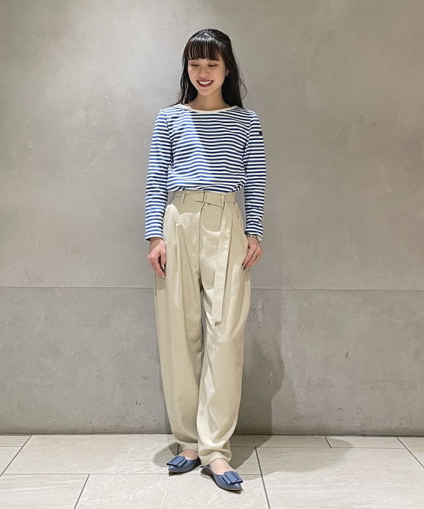 高木 菜央さんの「BEAMS WOMEN｜Demi-Luxe BEAMS / バックル ポインテッドトゥ パンプス」を使ったコーディネート