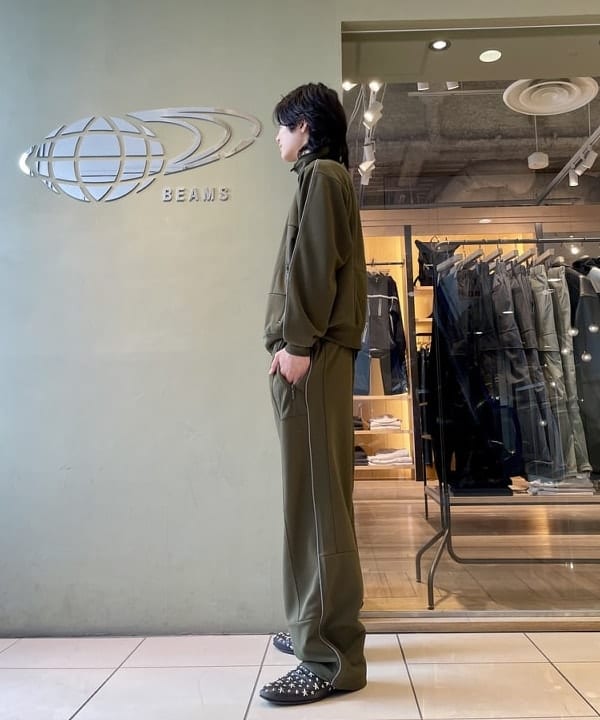 佐藤 大斗さんの「BEAMS WOMEN｜BEAMS / クレイジー トラックジャケット」を使ったコーディネート