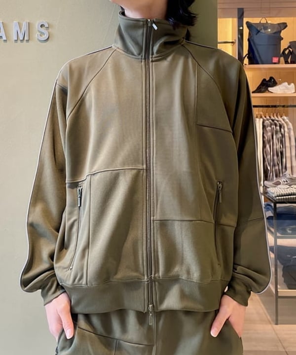 佐藤 大斗さんの「BEAMS WOMEN｜BEAMS / クレイジー トラックジャケット」を使ったコーディネート