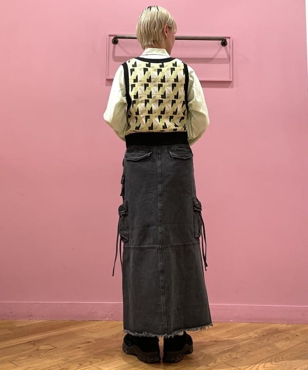 中江梨々香さんの「BEAMS WOMEN｜Ray BEAMS / 柄編み Vネック ベスト」を使ったコーディネート