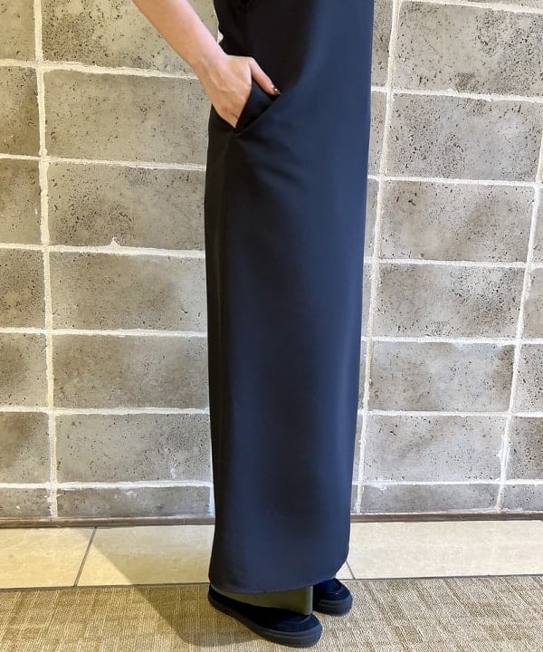 岡 妃呂美さんの「BEAMS WOMEN｜GIANNI CHIARINI / CAMILLA レザートートバッグ」を使ったコーディネート