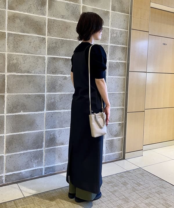 岡 妃呂美さんの「BEAMS WOMEN｜GIANNI CHIARINI / CAMILLA レザートートバッグ」を使ったコーディネート