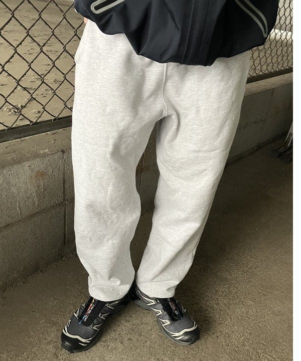 ホサカさんの「BEAMS WOMEN｜BEAMS / テーパード スウェット パンツ」を使ったコーディネート