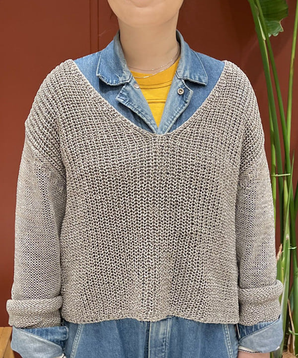エノモト アミさんの「BEAMS WOMEN｜BEAMS BOY / Uネック ビッグ プルオーバー」を使ったコーディネート