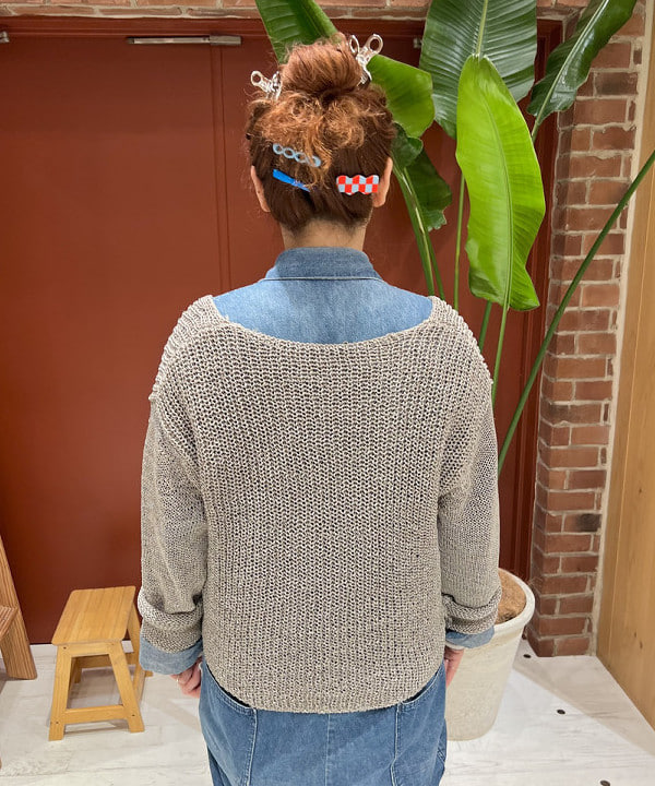 エノモト アミさんの「BEAMS WOMEN｜BEAMS BOY / Uネック ビッグ プルオーバー」を使ったコーディネート