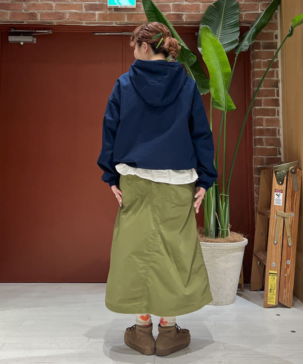 エノモト アミさんの「BEAMS WOMEN｜BEAMS PLUS / MIL Smock Indigo Rip Stop」を使ったコーディネート