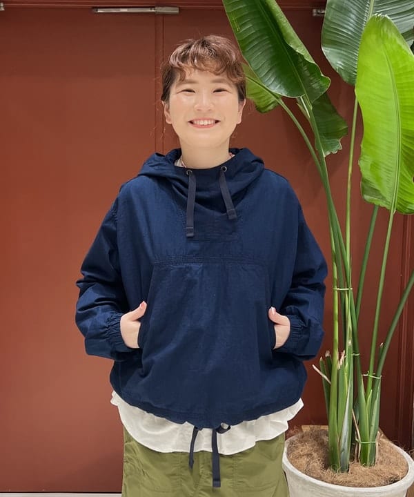 エノモト アミさんの「BEAMS WOMEN｜BEAMS PLUS / MIL Smock Indigo Rip Stop」を使ったコーディネート