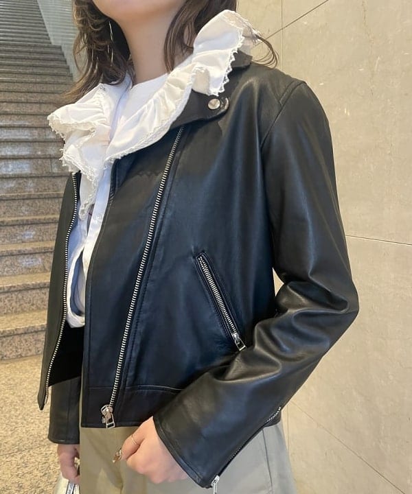 あさまつ はづきさんの「BEAMS WOMEN｜GIANNI CHIARINI / メタリック ALIFA レザーショルダーバッグ S」を使ったコーディネート