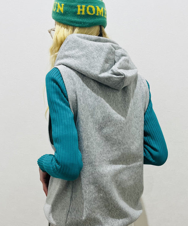 ひるてぃさんの「BEAMS WOMEN｜Champion × BEAMS BOY / 別注 リバースウィーブ(R) パーカー ベスト」を使ったコーディネート