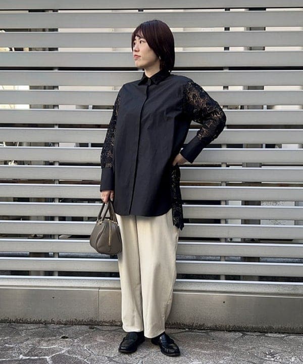 岡 妃呂美さんの「BEAMS WOMEN｜CHRISTIAN VILLA / レザー ミニボストンバッグ」を使ったコーディネート