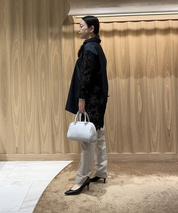 関 桂子さんの「BEAMS WOMEN｜AK+1 / ウールリネン パンツ」を使ったコーディネート