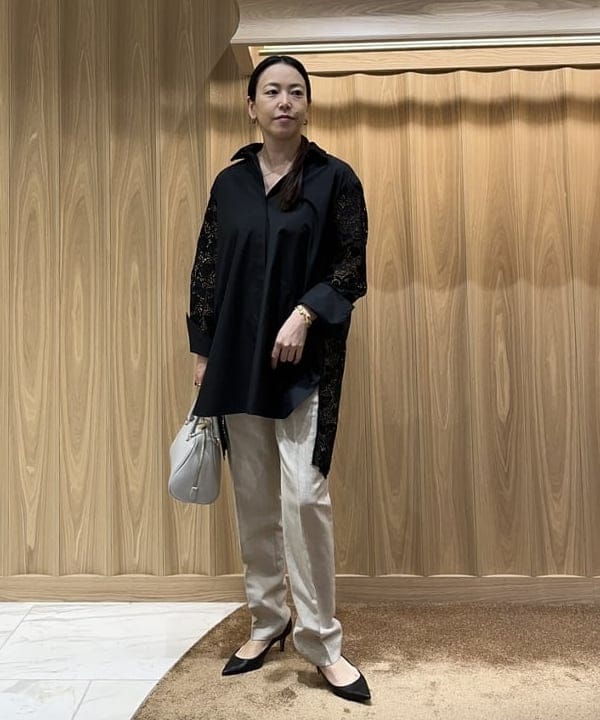 関 桂子さんの「BEAMS WOMEN｜AK+1 / ウールリネン パンツ」を使ったコーディネート