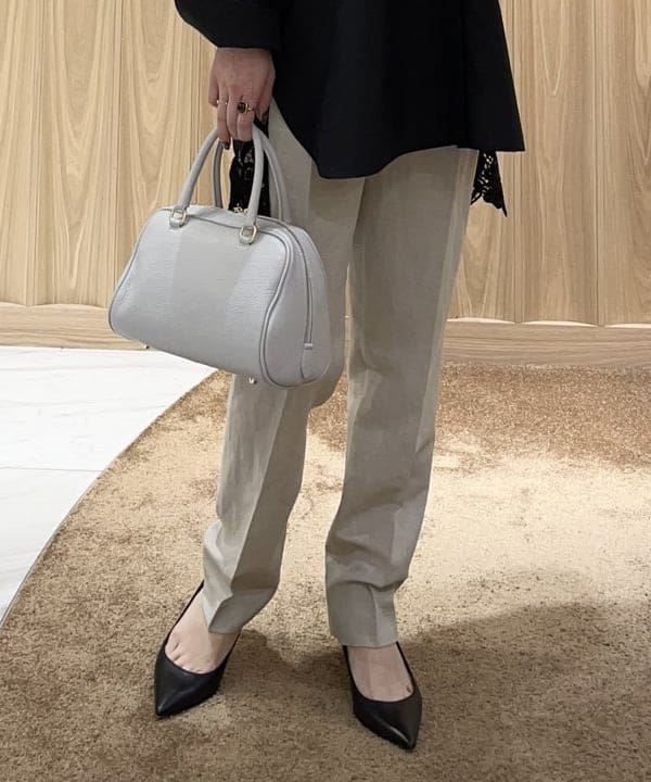 関 桂子さんの「BEAMS WOMEN｜AK+1 / ウールリネン パンツ」を使ったコーディネート