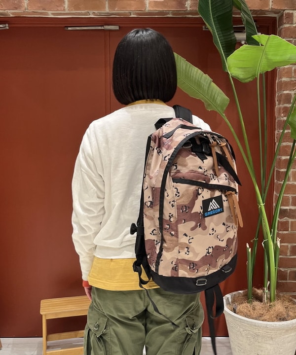 クロサワさんの「BEAMS WOMEN｜【別注】BUZZ RICKSON'S / ポプリン アーミーパンツ」を使ったコーディネート