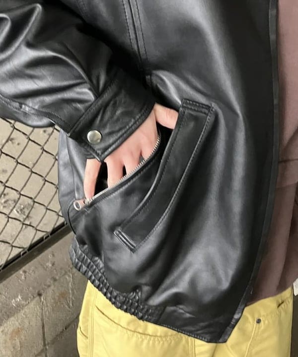 ホサカさんの「BEAMS WOMEN｜ワイドフィット 4ポケット レザー ブルゾン」を使ったコーディネート