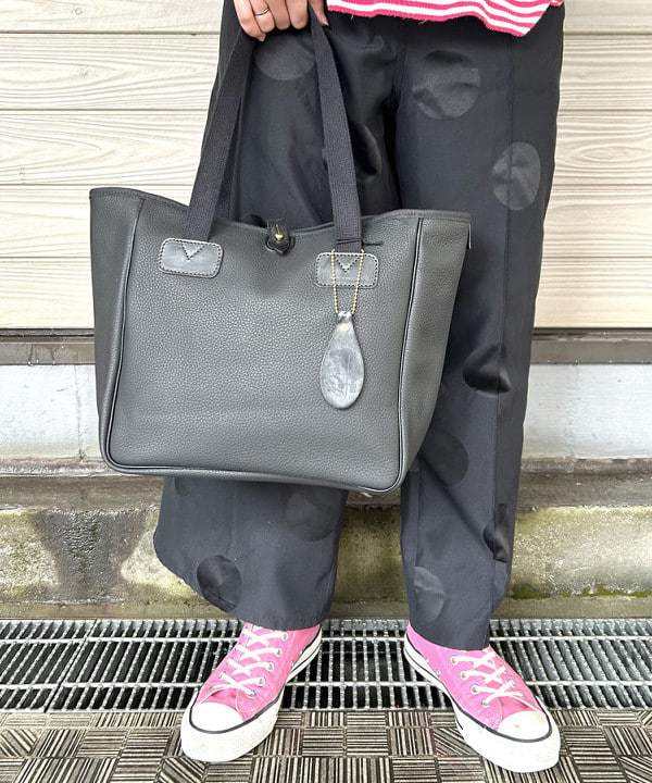 Kyooka Sayakaさんの「BEAMS WOMEN｜BEAMS BOY / クリア バングル」を使ったコーディネート