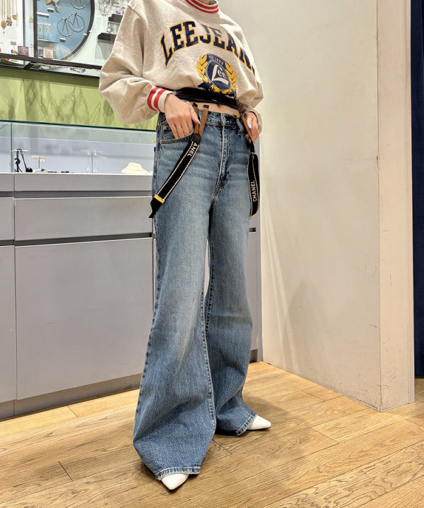 シミズ ネネさんの「BEAMS WOMEN｜Lee / SHORT PULLOVER SWEAT」を使ったコーディネート