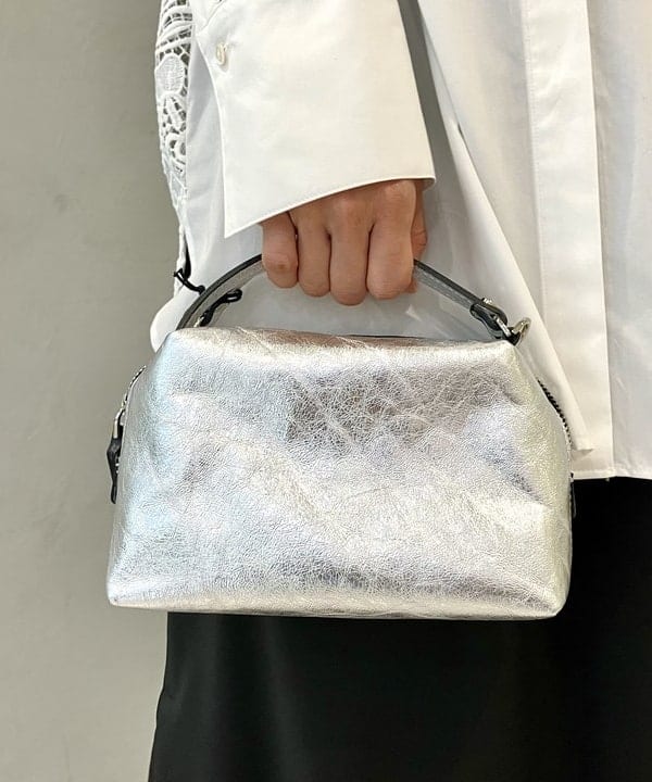 五十峯 さよさんの「BEAMS WOMEN｜GIANNI CHIARINI / メタリック ALIFA レザーショルダーバッグ S」を使ったコーディネート