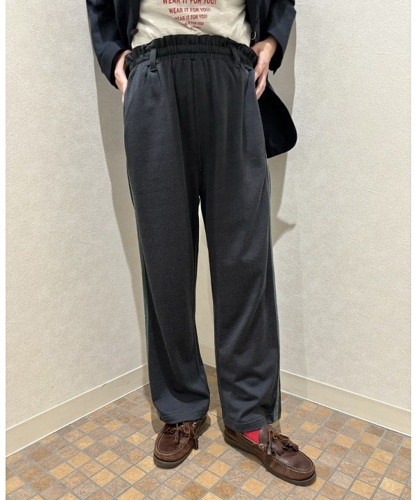 サワイさんの「BEAMS WOMEN｜ラインロゴ ショートスリーブ Tシャツ」を使ったコーディネート