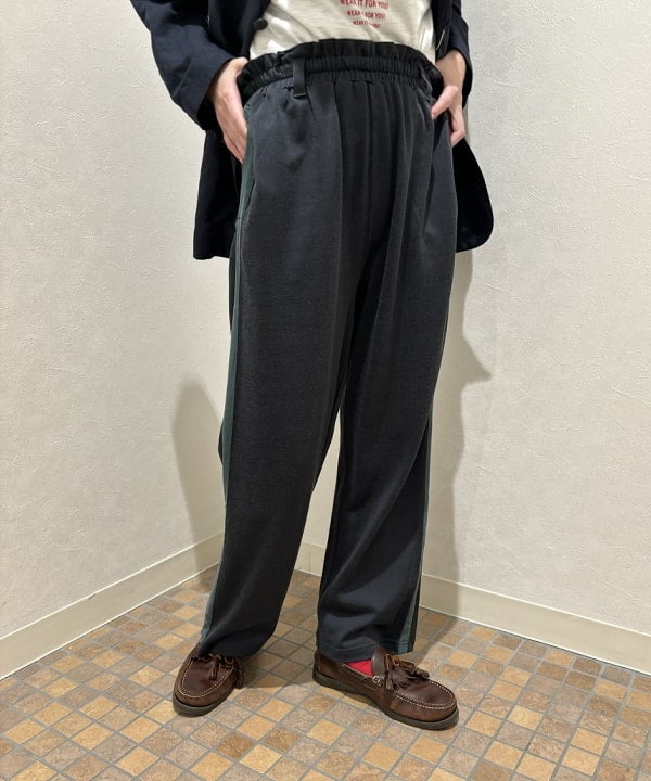 サワイさんの「BEAMS WOMEN｜ラインロゴ ショートスリーブ Tシャツ」を使ったコーディネート