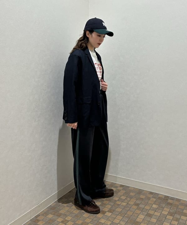 サワイさんの「BEAMS WOMEN｜ラインロゴ ショートスリーブ Tシャツ」を使ったコーディネート