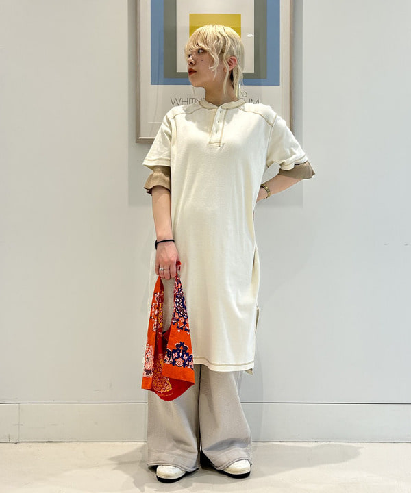 ナツハさんの「BEAMS WOMEN｜リブ ヘンリーネック ショートスリーブ ワンピース」を使ったコーディネート