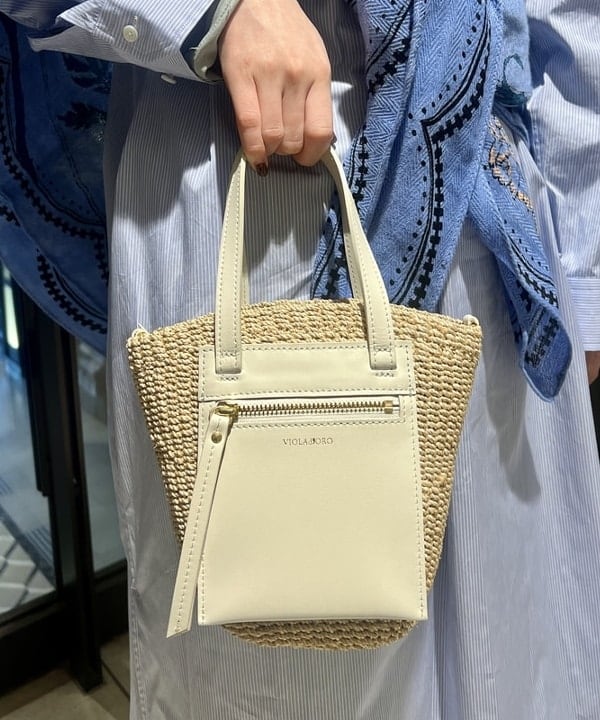 岡 妃呂美さんの「BEAMS WOMEN｜VIOLAd’ORO / MIRO アバカメッシュ ポシェット」を使ったコーディネート