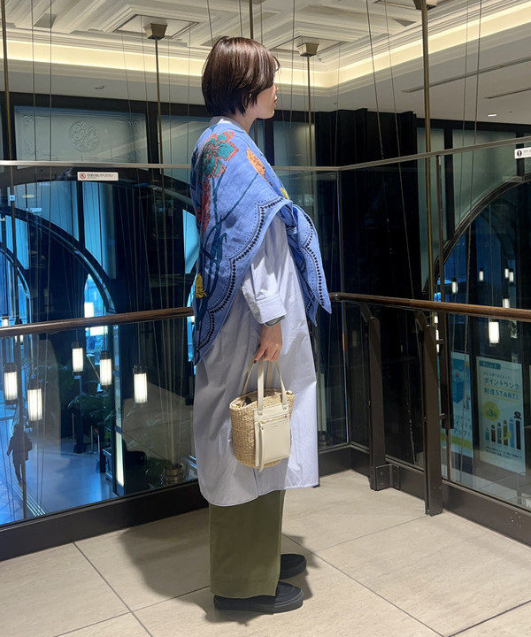 岡 妃呂美さんの「BEAMS WOMEN｜VIOLAd’ORO / MIRO アバカメッシュ ポシェット」を使ったコーディネート