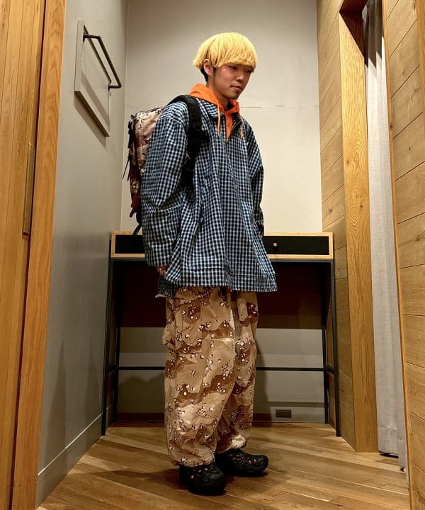 三宅 康平さんの「BEAMS WOMEN｜GREGORY × BEAMS BOY / 別注 CHOCO CHIP CAMO NICE DAY」を使ったコーディネート