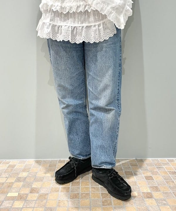 田中 里実さんの「BEAMS WOMEN｜BEAMS BOY / ドビー ストライプ ビッグ ボタンダウン シャツ」を使ったコーディネート