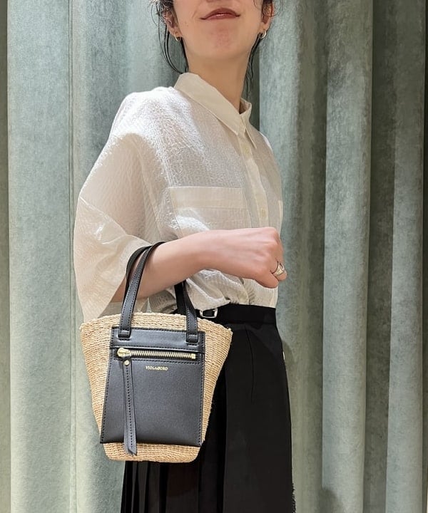 中丸　栞さんの「BEAMS WOMEN｜VIOLAd’ORO / MIRO アバカメッシュ ポシェット」を使ったコーディネート