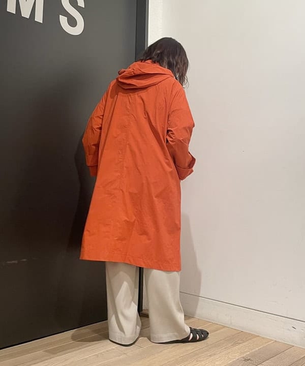 IZUMI MAYUMIさんの「BEAMS WOMEN｜Demi-Luxe BEAMS / フィブリル イージー パンツ」を使ったコーディネート