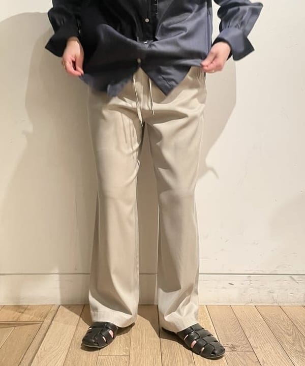 IZUMI MAYUMIさんの「BEAMS WOMEN｜Demi-Luxe BEAMS / フィブリル イージー パンツ」を使ったコーディネート