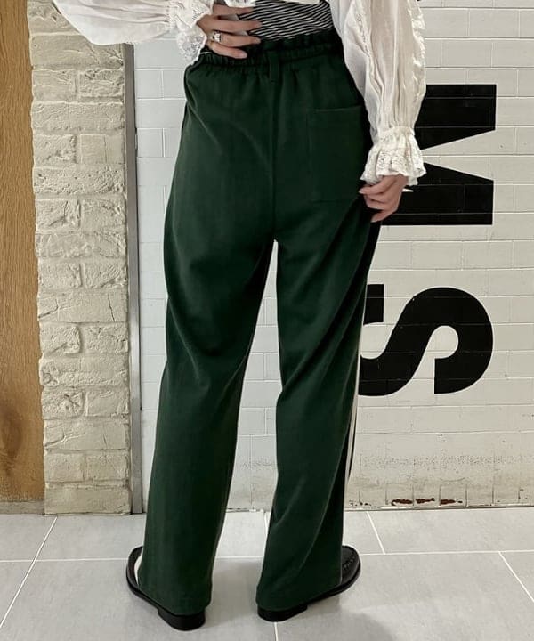 小原 もこさんの「BEAMS WOMEN｜BEAMS BOY / 樹脂 パール ロング ネックレス」を使ったコーディネート