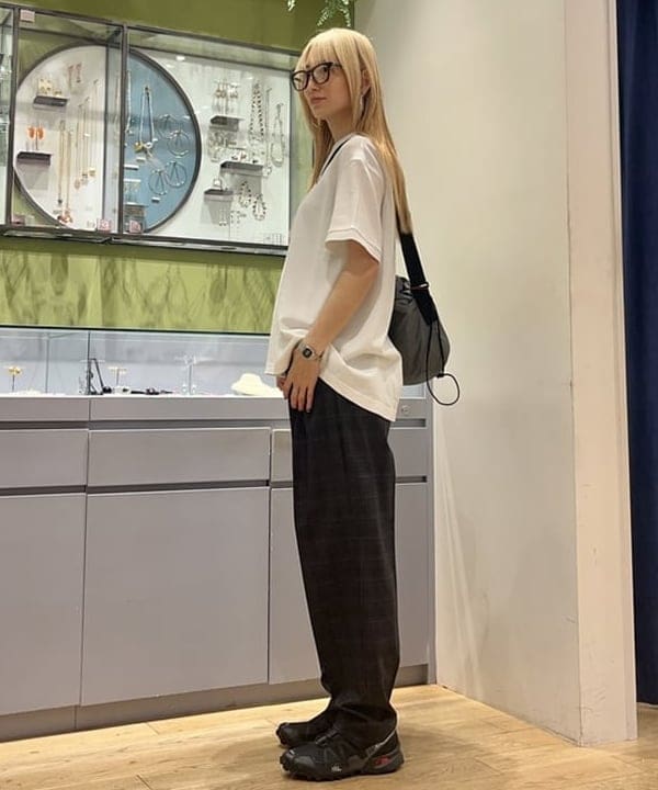 イトウミサキさんの「BEAMS WOMEN｜FARAH / Tow Tuck Wide Tapered Pants 24SS」を使ったコーディネート