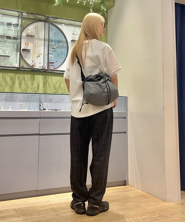 イトウミサキさんの「BEAMS WOMEN｜FARAH / Tow Tuck Wide Tapered Pants 24SS」を使ったコーディネート