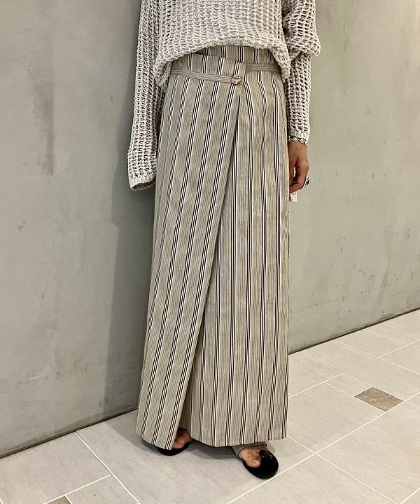 五十峯 さよさんの「BEAMS WOMEN｜Demi-Luxe BEAMS / リネン混 ストライプ スカート」を使ったコーディネート