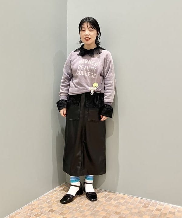 乙藤 侑里さんの「BEAMS WOMEN｜maturely / Fake Leather Work Skirt」を使ったコーディネート