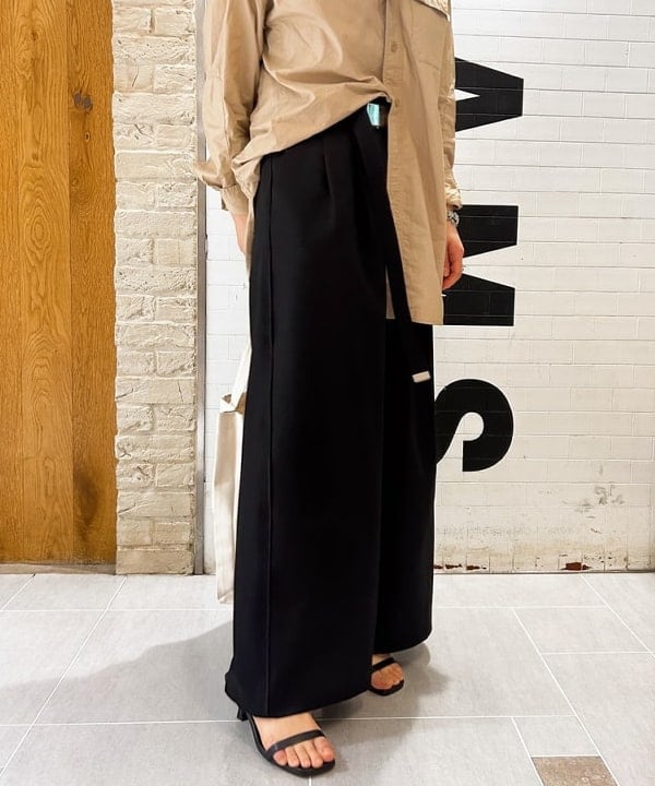 川口 恵さんの「BEAMS WOMEN｜ARROW NOVELTY × BEAMS BOY / 別注 コンチョ コンビ ブレスレット」を使ったコーディネート
