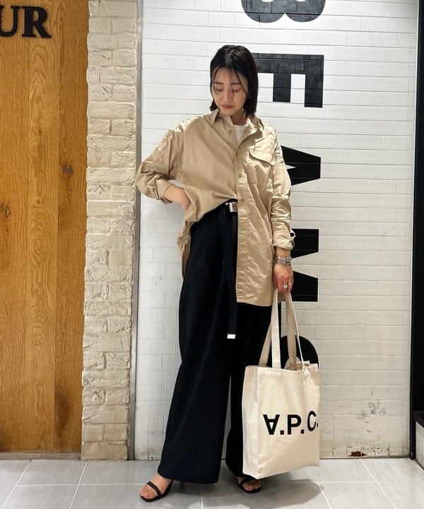 川口 恵さんの「BEAMS WOMEN｜ARROW NOVELTY × BEAMS BOY / 別注 コンチョ コンビ ブレスレット」を使ったコーディネート