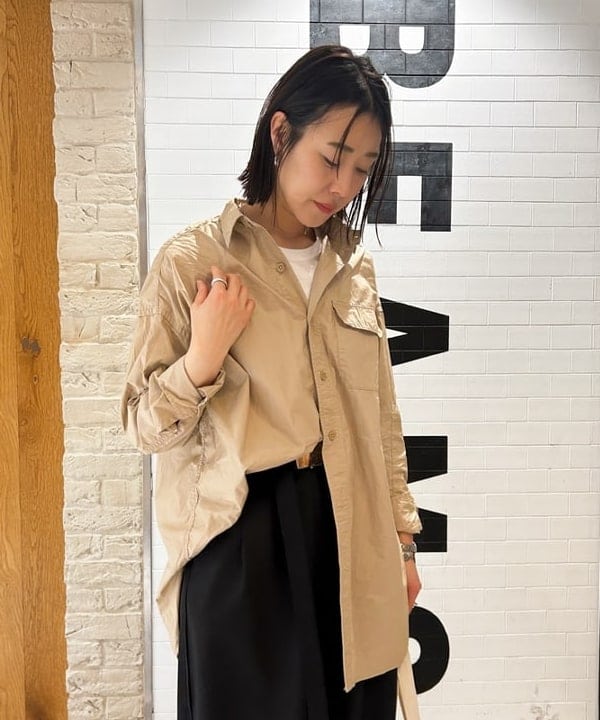 川口 恵さんの「BEAMS WOMEN｜ARROW NOVELTY × BEAMS BOY / 別注 コンチョ コンビ ブレスレット」を使ったコーディネート
