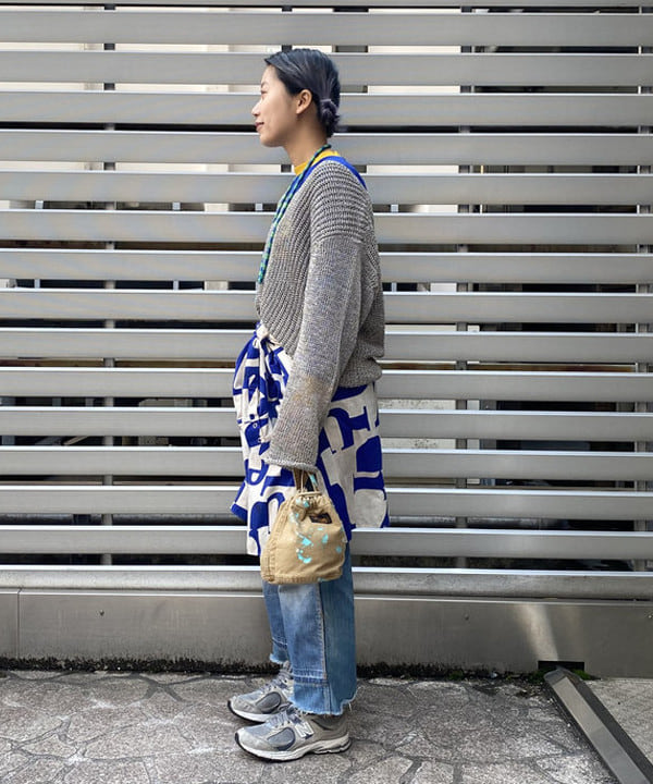 オカモト ミサキさんの「BEAMS WOMEN｜BEAMS BOY / Uネック ビッグ プルオーバー」を使ったコーディネート