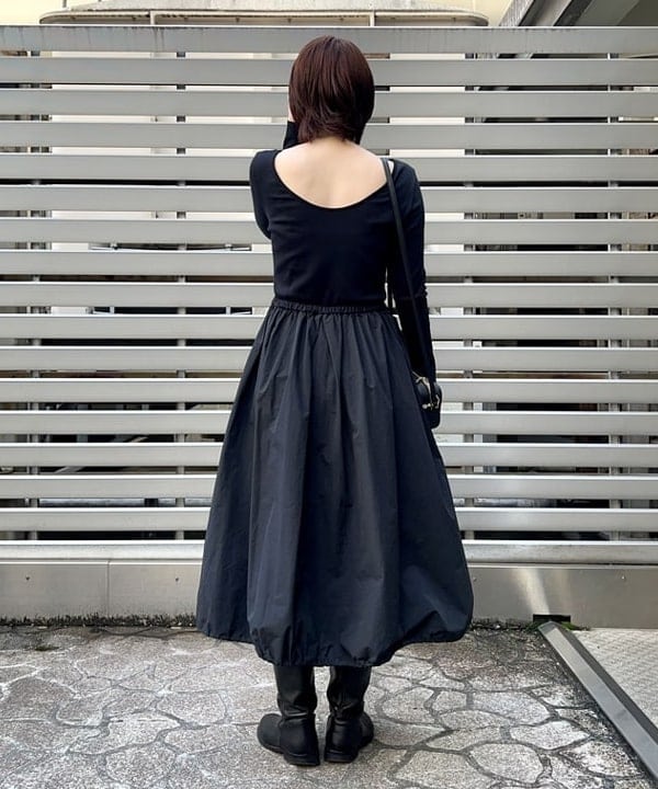 岡 妃呂美さんの「BEAMS WOMEN｜Demi-Luxe BEAMS / バルーン コンビ ワンピース」を使ったコーディネート