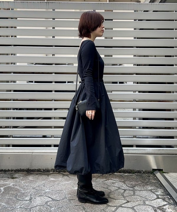 岡 妃呂美さんの「BEAMS WOMEN｜Demi-Luxe BEAMS / バルーン コンビ ワンピース」を使ったコーディネート