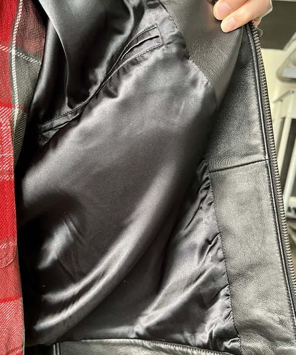 高遠 恒巳さんの「BEAMS WOMEN｜ワイドフィット レザー ジップブルゾン」を使ったコーディネート