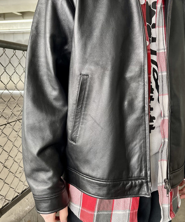 高遠 恒巳さんの「BEAMS WOMEN｜ワイドフィット レザー ジップブルゾン」を使ったコーディネート