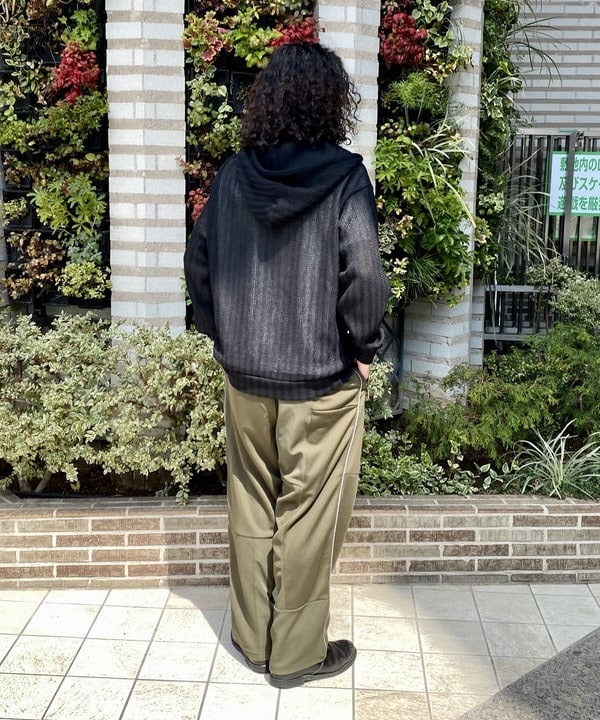 りくっしーさんの「BEAMS WOMEN｜BEAMS / クレイジー トラックパンツ」を使ったコーディネート