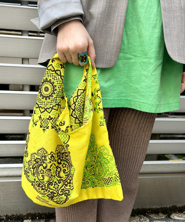 ナツハさんの「BEAMS WOMEN｜BEAMS BOY / イレギュラー バンダナ バッグ」を使ったコーディネート